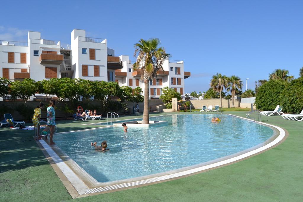 alquilaencanarias El Medano Los Martines frente playa A Exterior foto
