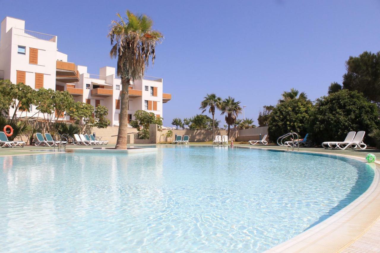 alquilaencanarias El Medano Los Martines frente playa A Exterior foto